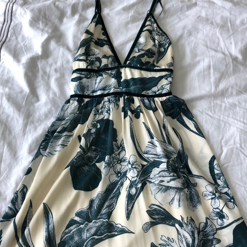 *NWOT* Lulu’s Green & Cream Printed Dress